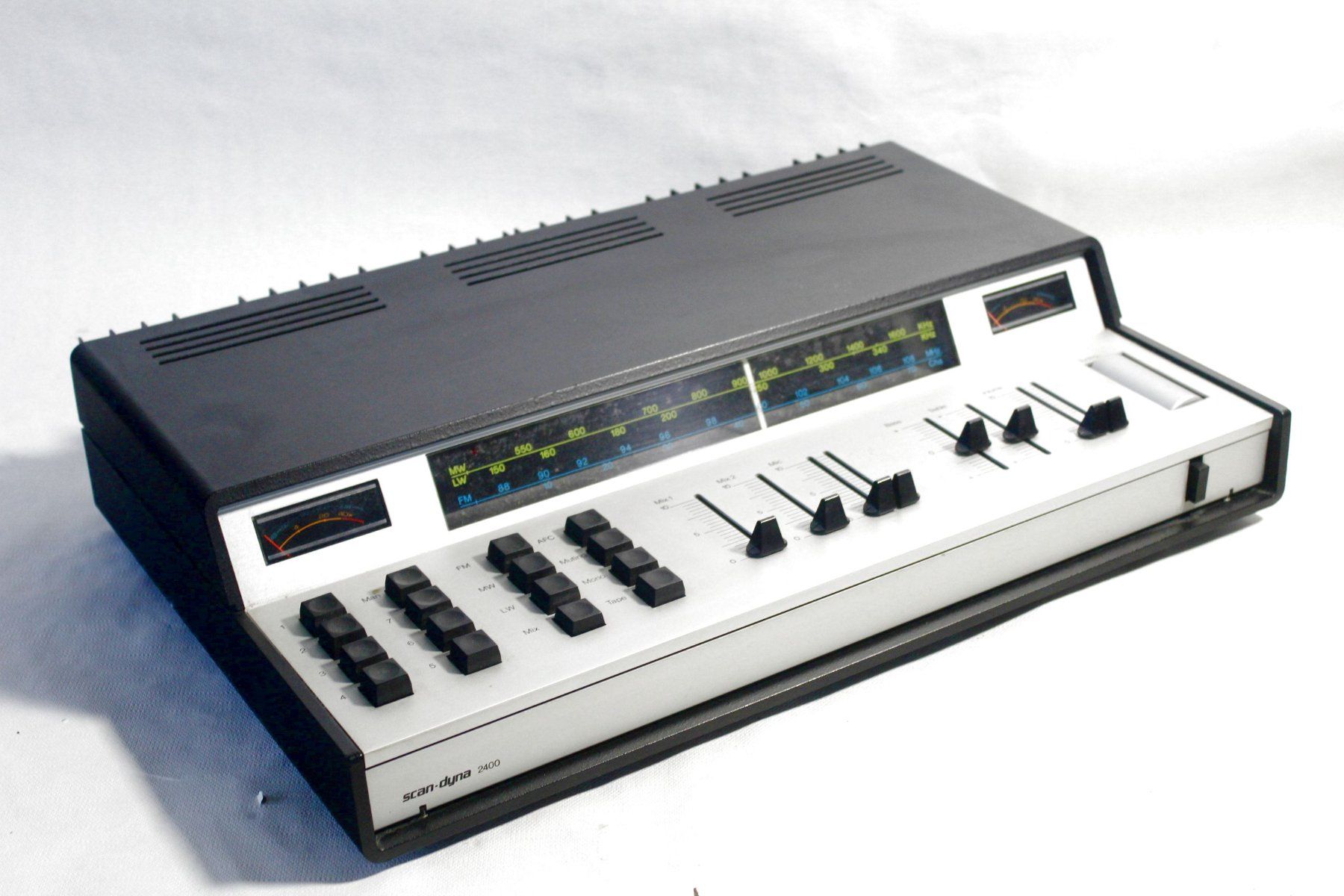 Scott Receiver: Dänischer Design - Mix-Receiver SCAN-DYNA 2400 von 1973 – Defekt aus Bern von kultiges 7