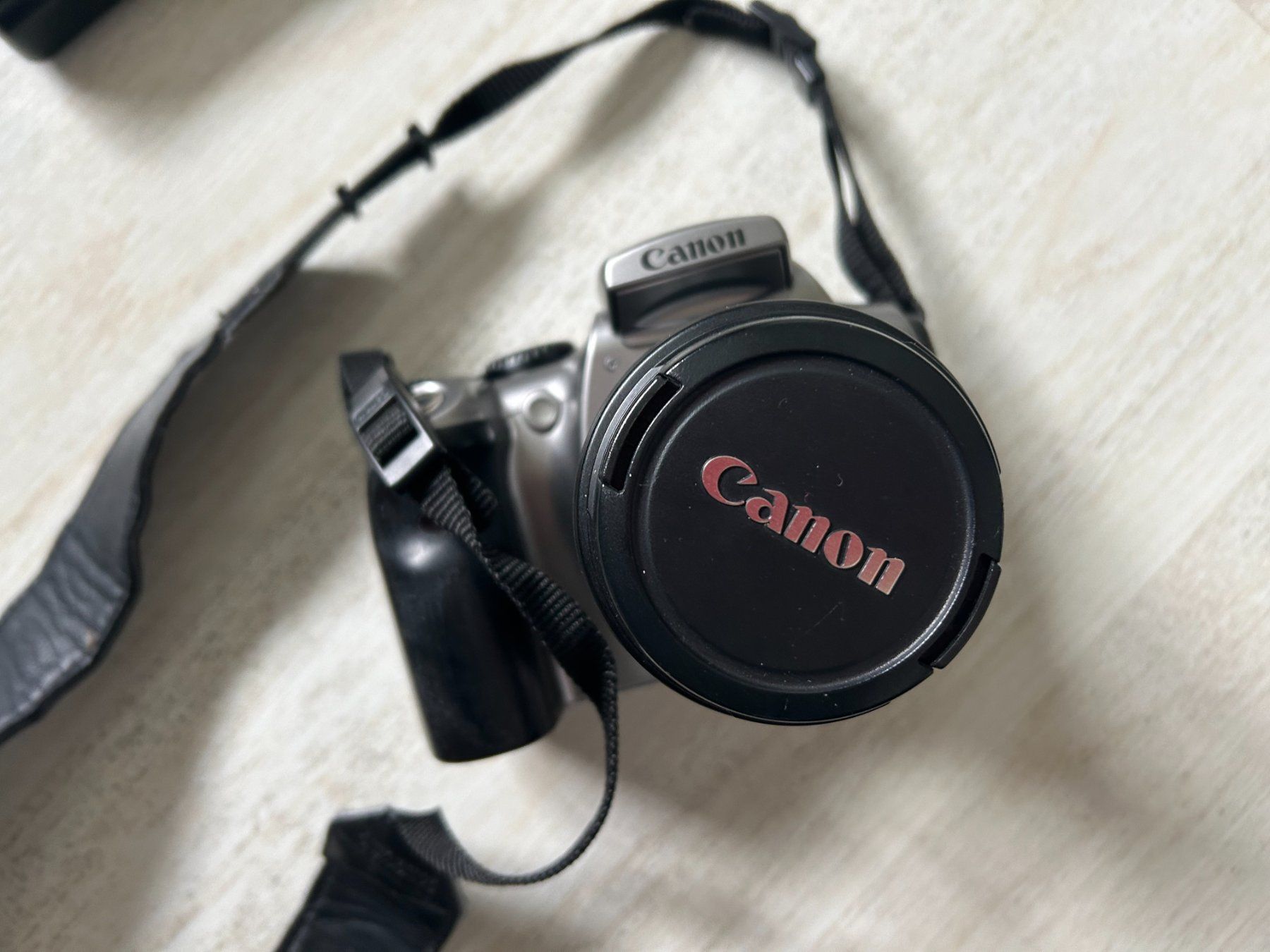 Canon Fotocamera: Spiegelreflexkamera Canon EOS 300D silber gebraucht – Usato da Siebnen venduto da Diit 3