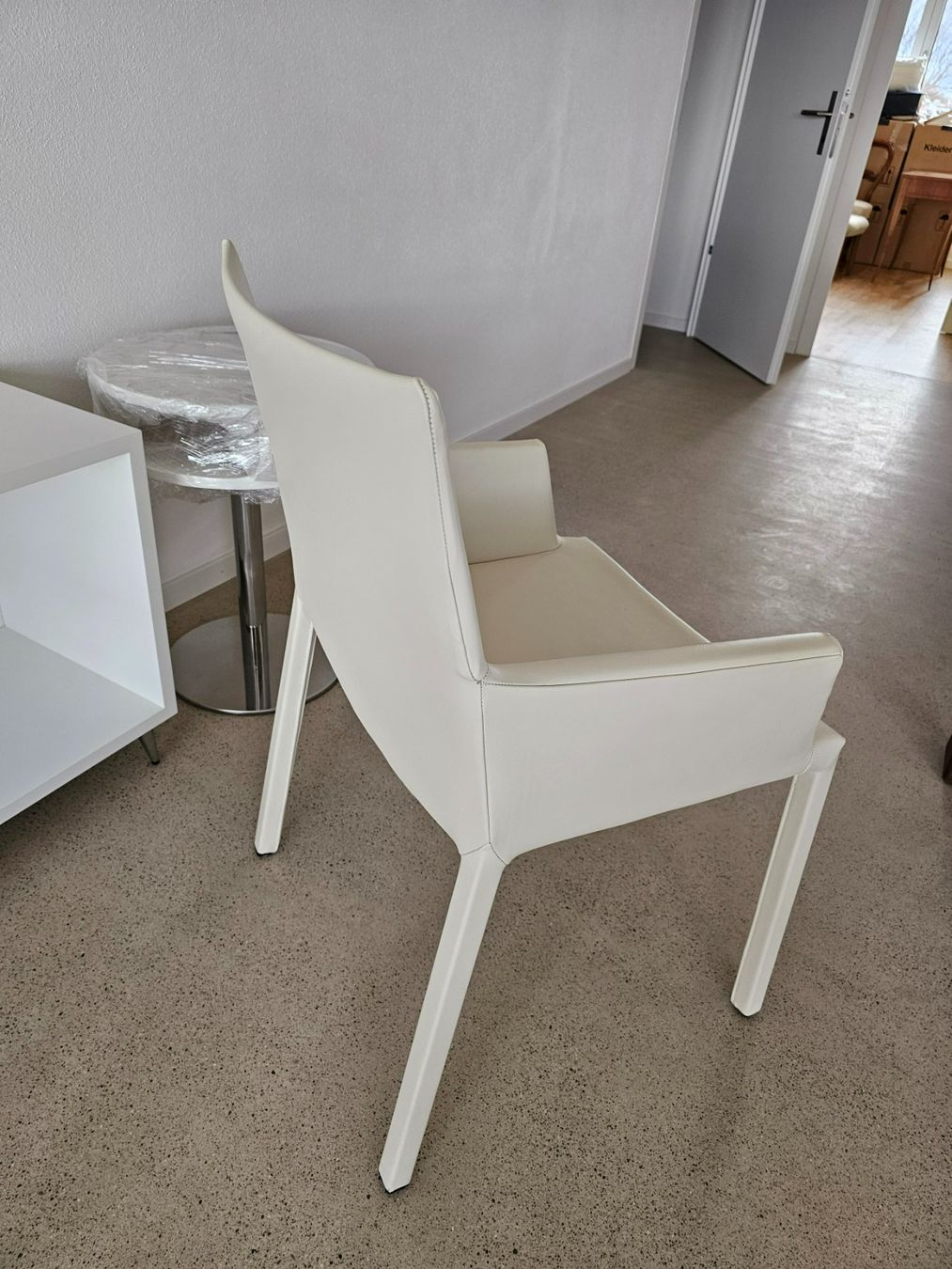 Rolf Benz Set di tavolo e panche: Esszimmer-Ensemble aus Nussbaum inkl. Lederstühle – Nuovo (secondo la descrizione) da Rheinfelden venduto da Formiga1 3