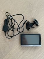 Navigationsgerät Garmin mit Halterung und Ladekabel