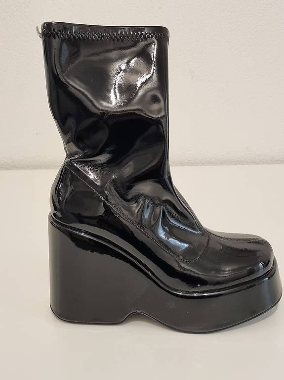 Scarpe da donna: Bottines à plateforme en vinyle – Usato da Gland venduto da Khazmur1
