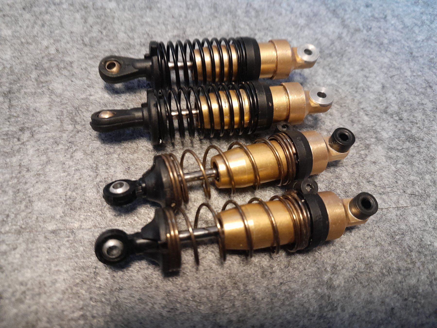 Kyosho RC Kits de montage: KYOSHO OPTIONS GOLD STOSSDÄMPFER – D'occasion à Ebnat-Kappel par MAZUKITURB0 5