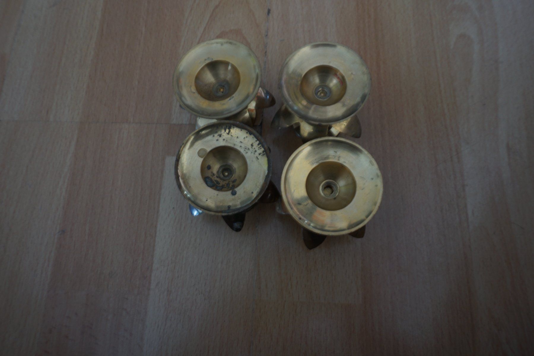 Portacandele: 4er Set Kerzenhalter Messing Blumenform Vintage – Usato da Zürich venduto da einalemjena 3