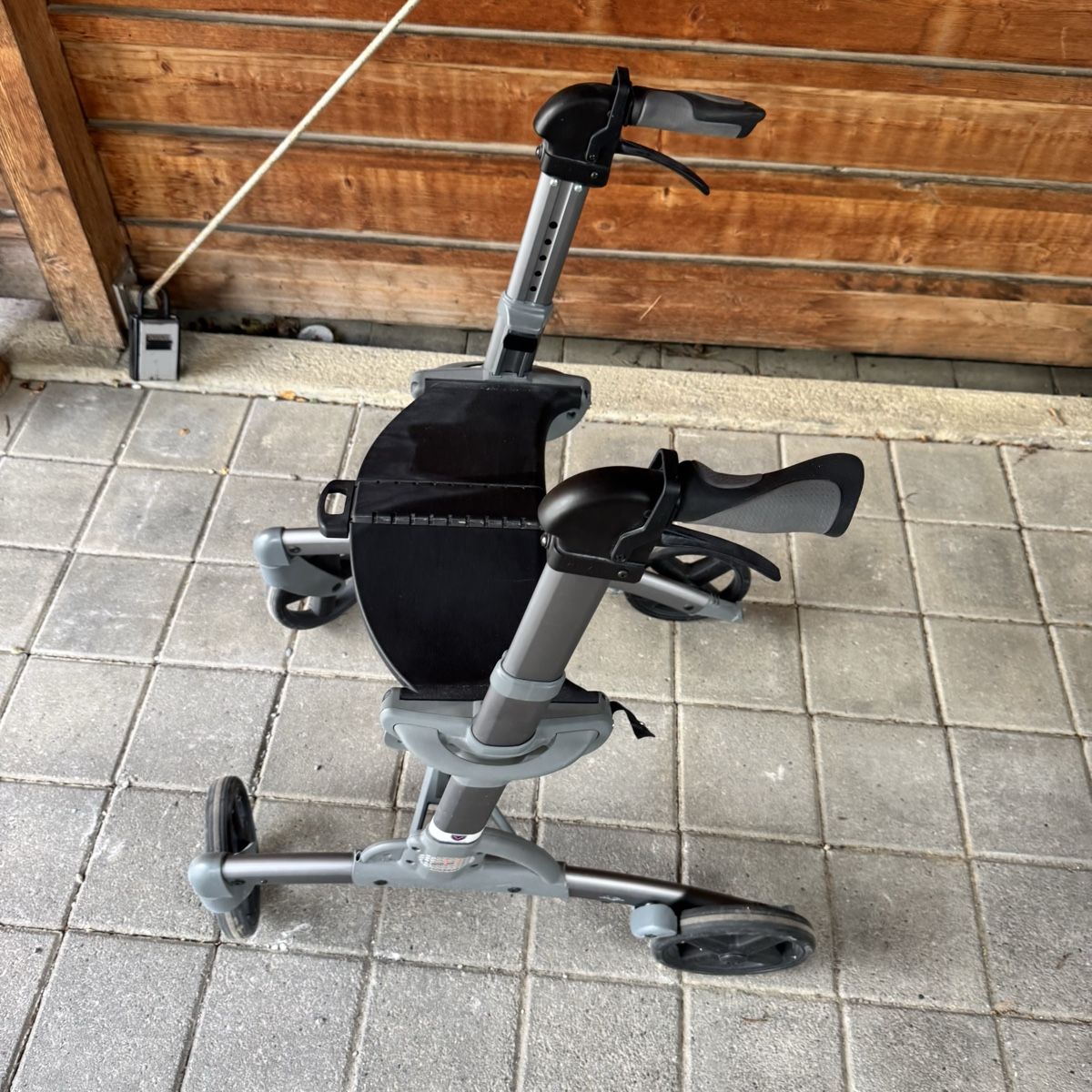 Aides à la marche: Rollator  – D'occasion à Pfäffikon ZH par Laura.K