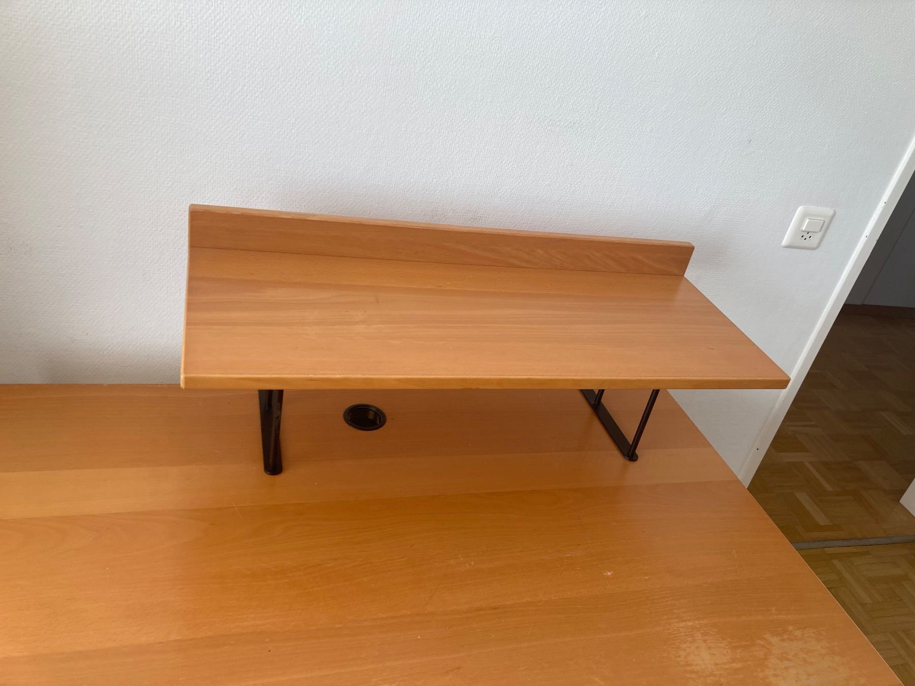 Scrivanie: Schreibtisch mit Rollcontainer – Usato da Zürich venduto da Adelaide2015 4