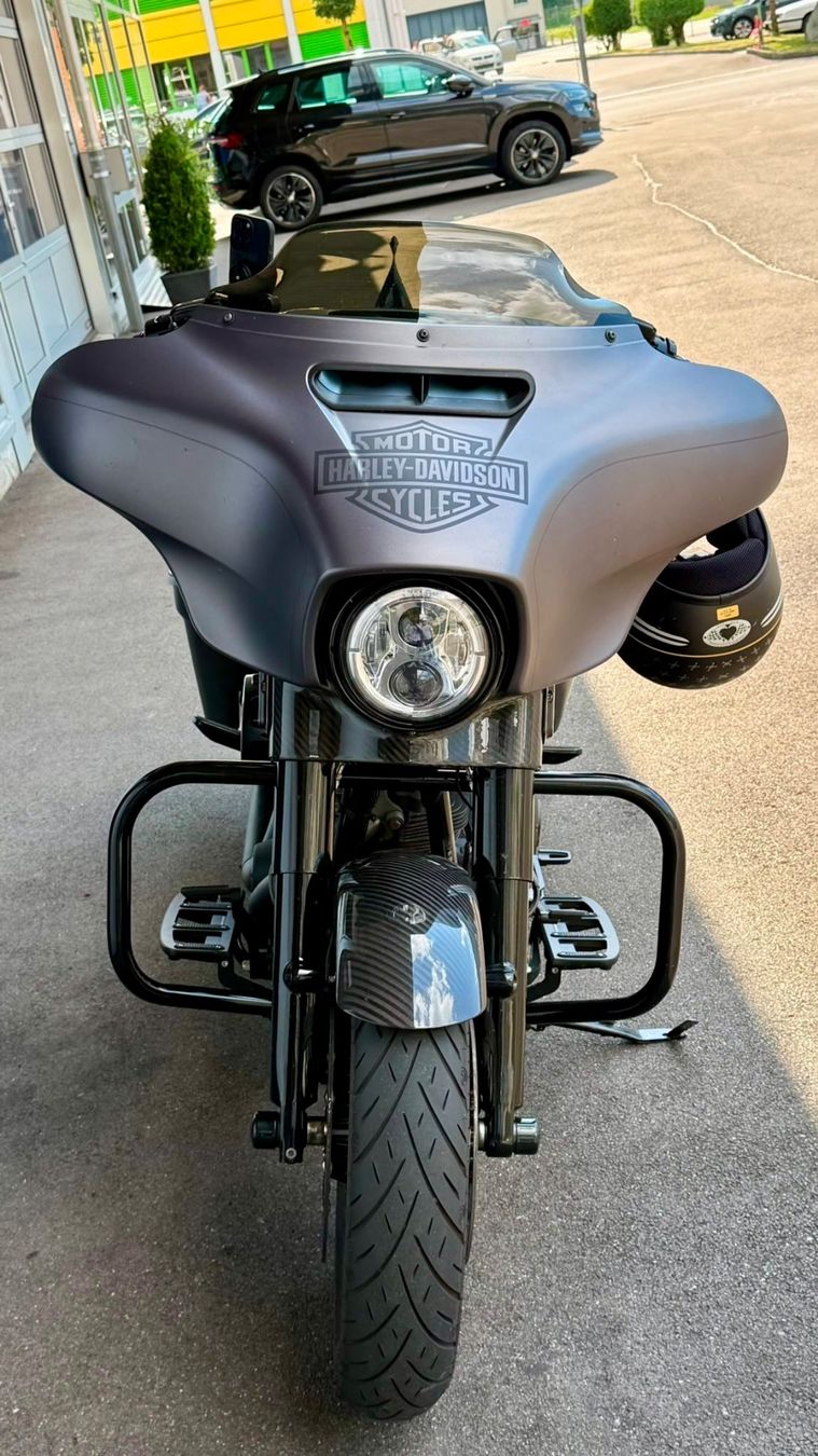 Harley-Davidson Touring: Street Glide 103 Stage 2 – Usato da Sarnen venduto da b.88