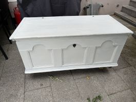Holztruhe weiss