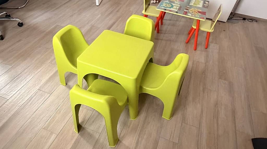 Tables: Kindertisch – D'occasion à Schlatt ZH par ste_w5xt 1