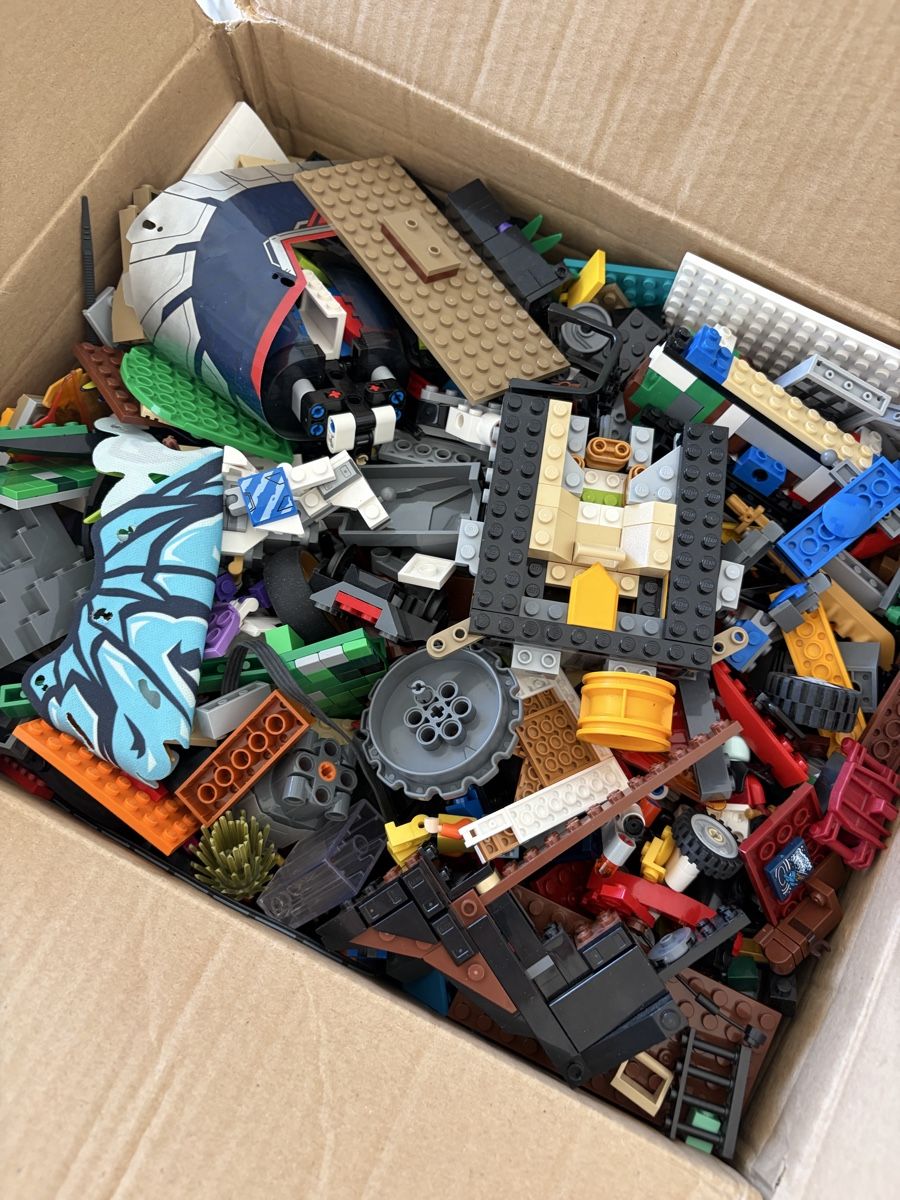 Lego Spielzeuge: Lego gemischt 6kg – Gebraucht aus Trüllikon von bschenk