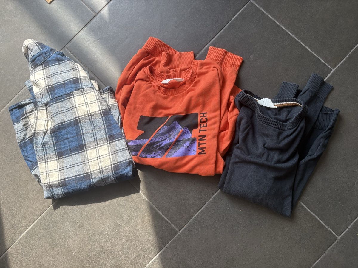 H&M Pullover & Sweatshirts: 1 Hrmd Karo 2 Pullis Orange Dunkelblau Grösse L – Gebraucht aus Niederglatt ZH von Sils-Maria