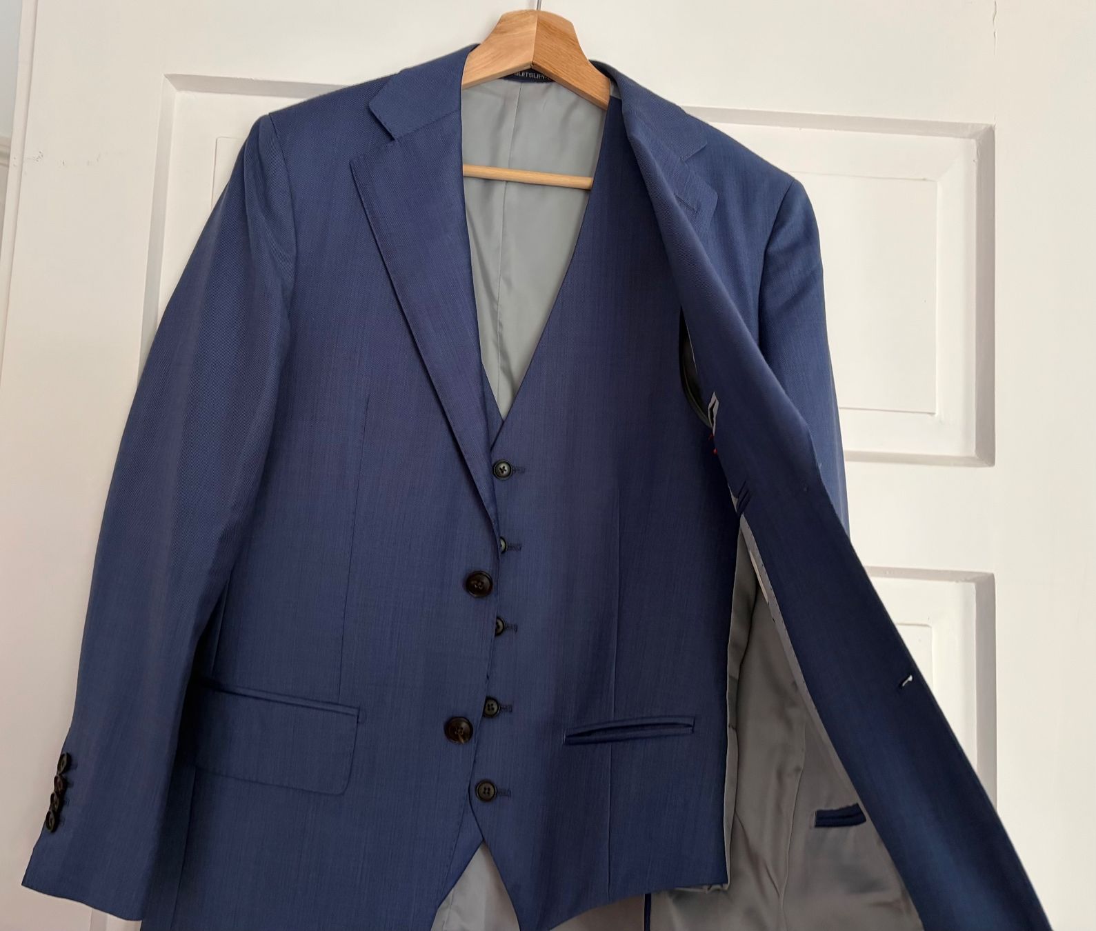 Suitsupply Completi: Suitsupply La Spalla - drei Teiler Anzug – Usato da St.Gallen venduto da Boergie 2