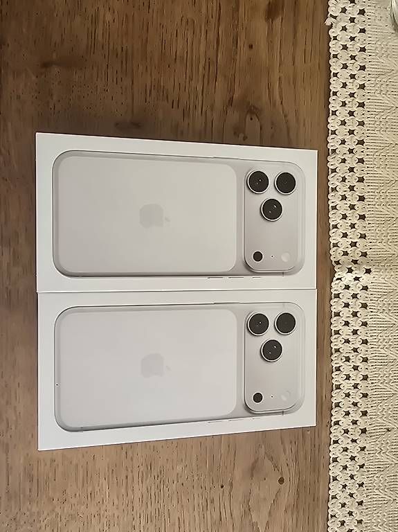 Telefoni cellulari / Smartphones: Iphone 17 pro max silver 256gb neuf – Usato da Boudry venduto da ada_5ntf