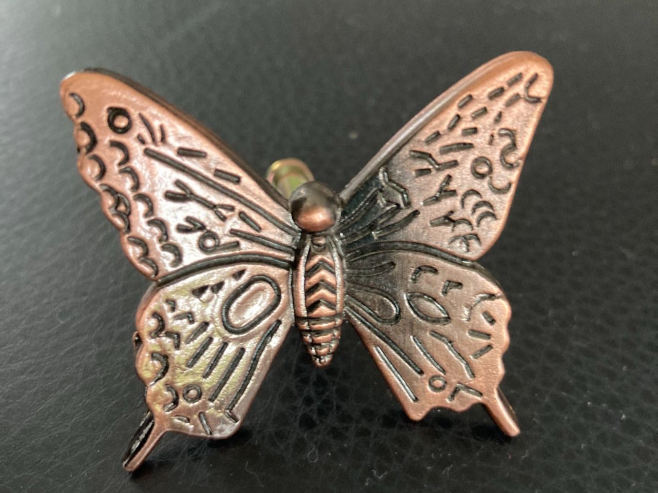 Tutte le decorazioni: MÖBELKNOPF  SCHMETTERLING  BUTTERFLY   FARBE:  KUPFER – Nuovo (secondo la descrizione) da Subingen venduto da Etageren 2