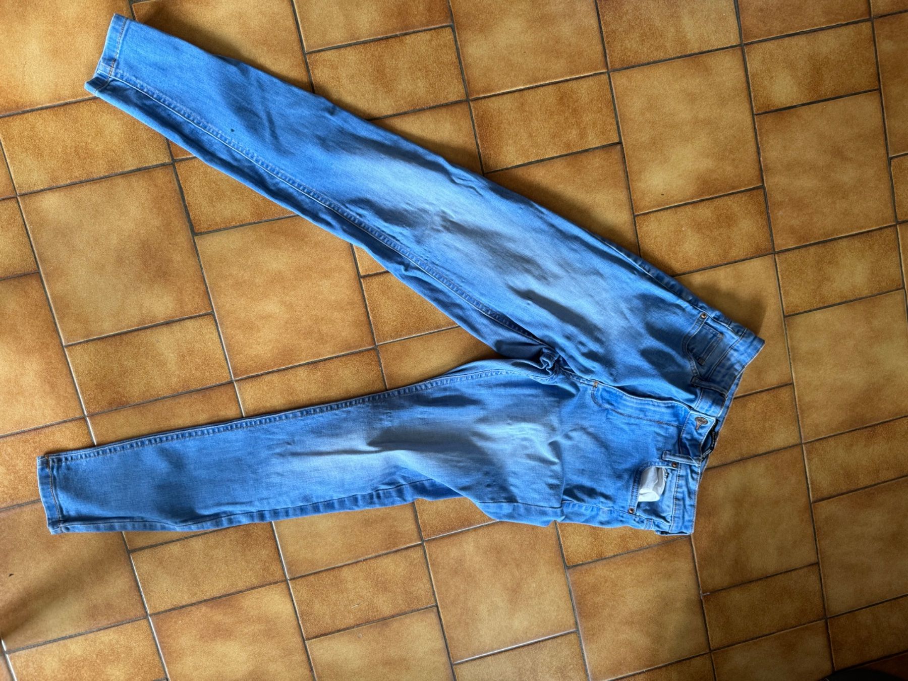 Jeans: Jean slim bleu clair Zara Basic femme T.34 – Usato da Veyrier venduto da kimedovapa