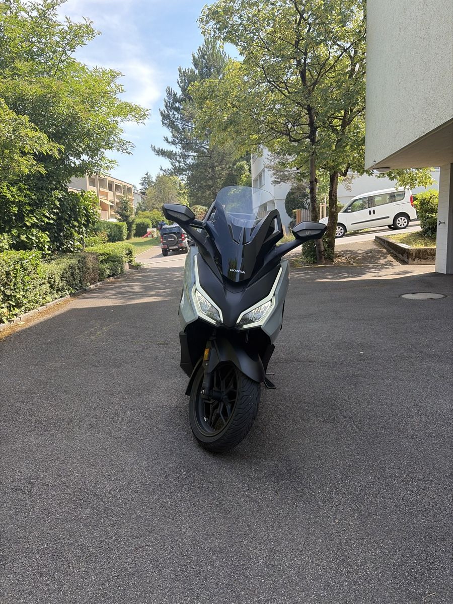 Honda Route: Honda Forza 125 Roller mit Topcase neuwertig – D'occasion à Zürich par inf_m5v5 3