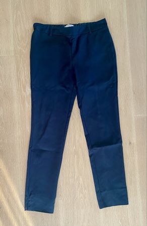 Neuwertige dunkelblaue Mango Hose, Grösse 36