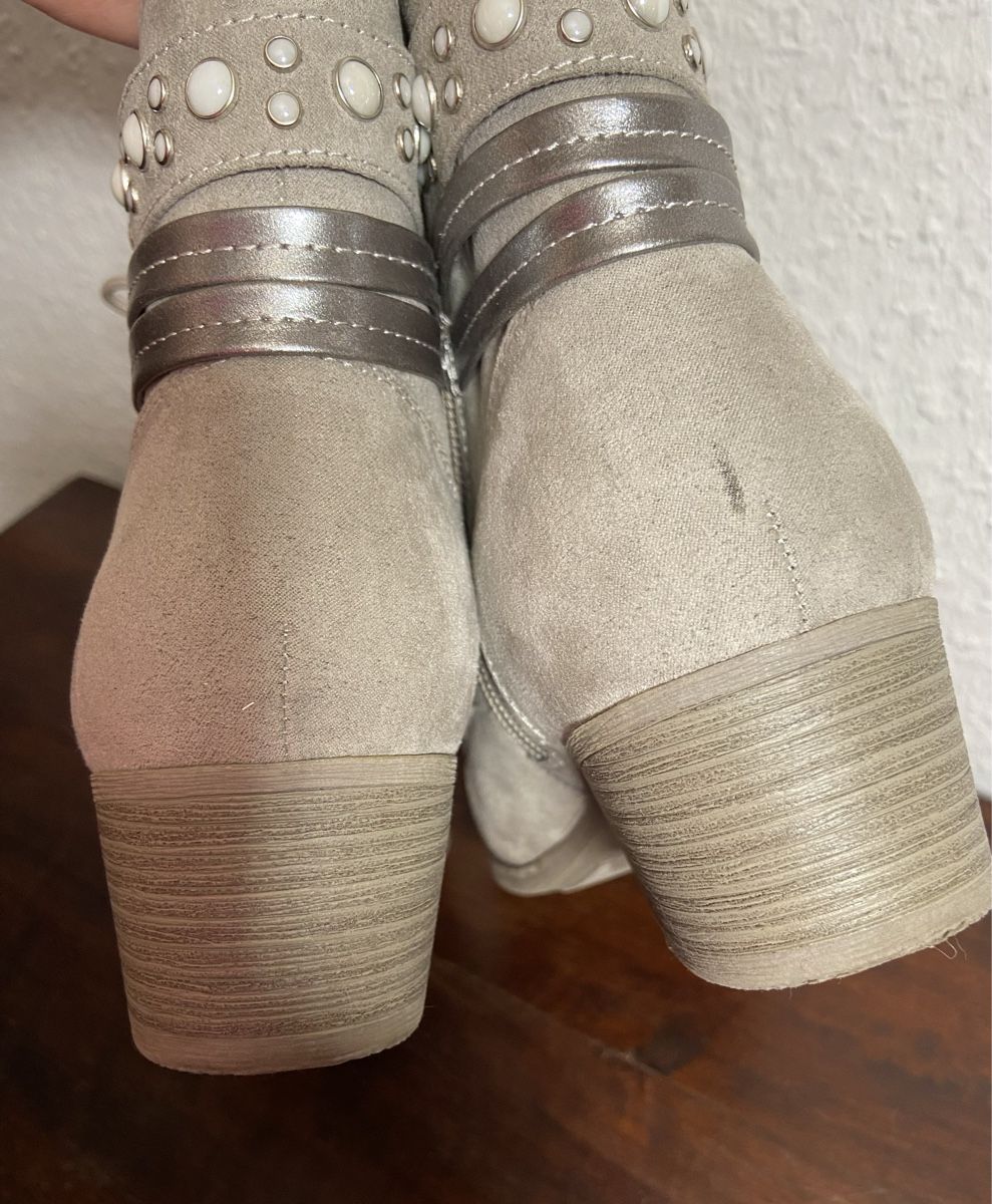 Graceland Scarpe da donna: Stiefeletten Boots mit Perlennieten Gr. 38 hellgrau – Usato da Fislisbach venduto da KolibriSecondhand 6