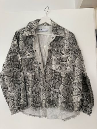 Zara Hemd Jacke, Grösse S, Schlangenmuster, neuwertig!