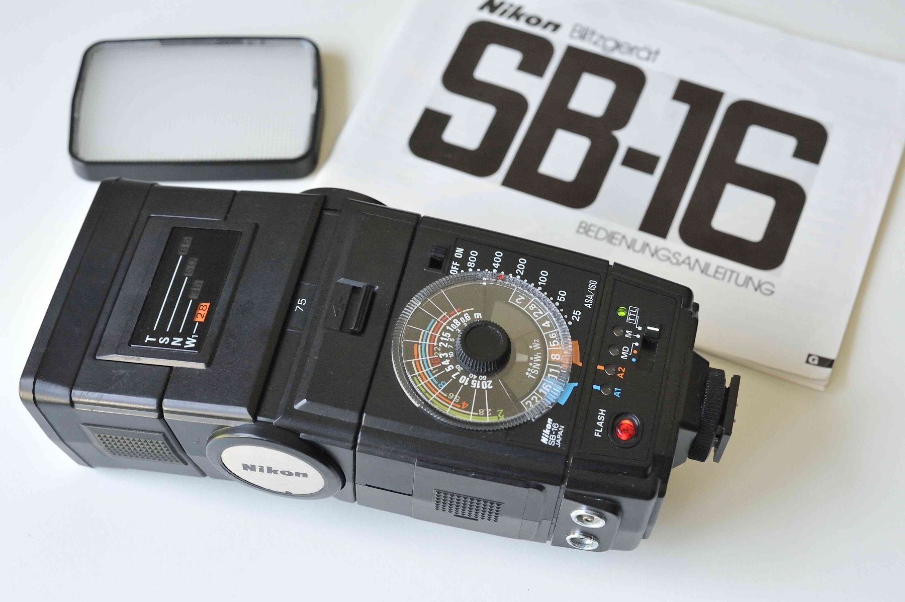 Nikon Flash: Nikon SB-16 Blitz (inkl. Weitwinkel Diffusor) – Usato da Schwerzenbach venduto da floridan 2