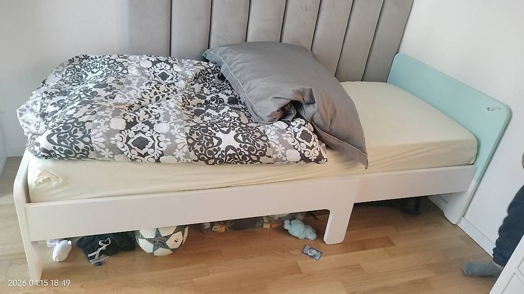 Ikea Betten: Lit avec coffre a jouet et un petit bureau – Gebraucht aus Blonay von Ricco33