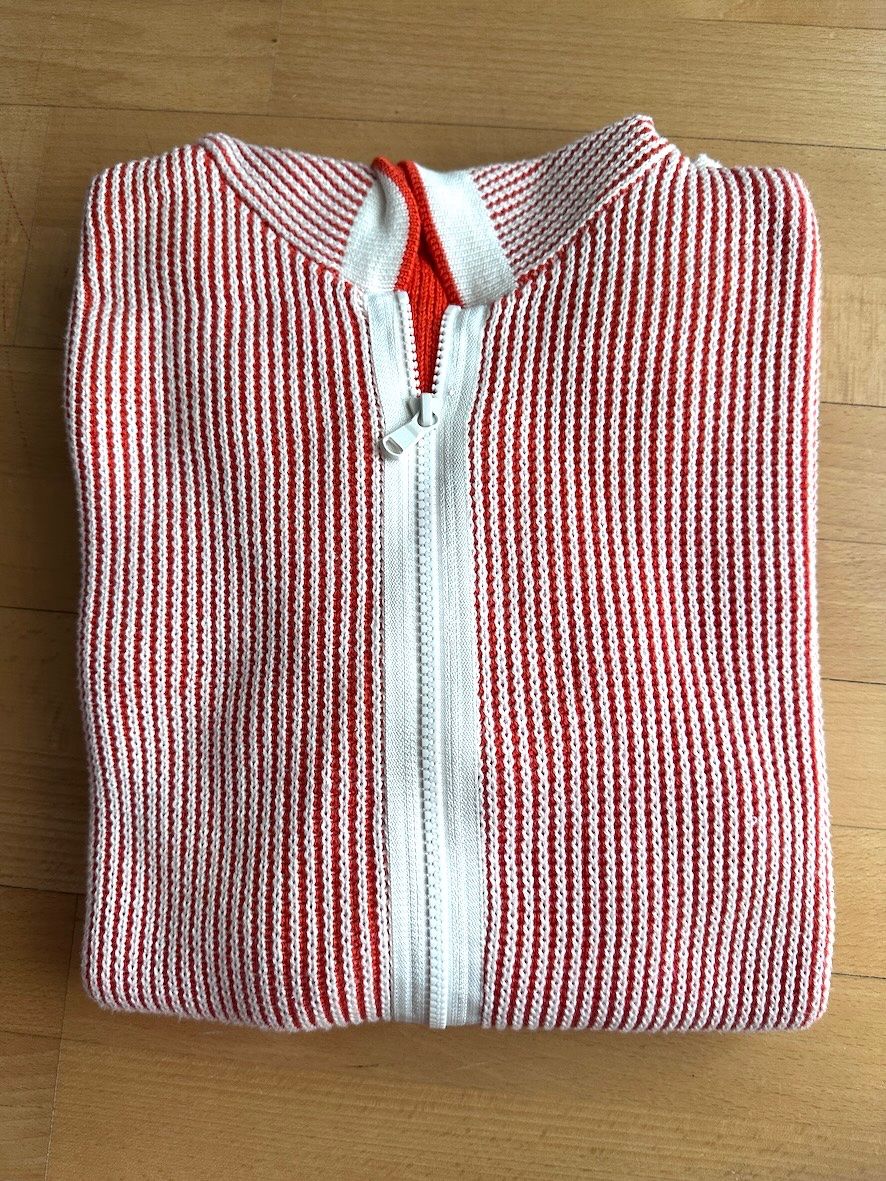 Cinque Giacche: CINQUE - Strickjacke mit Kapuze – Nuovo (secondo la descrizione) da Kloten venduto da Frozenflame