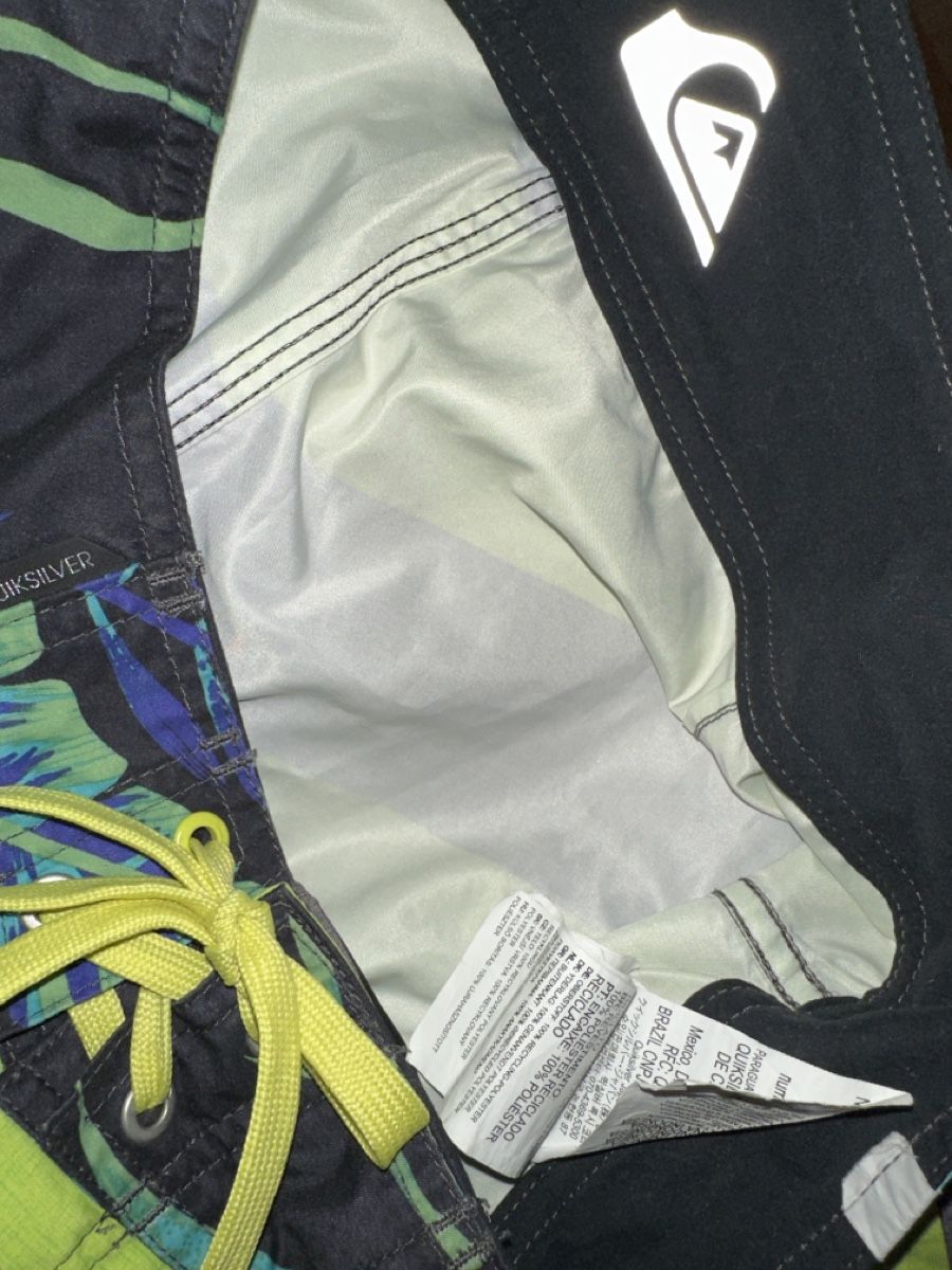 Quiksilver Pantaloni: Quiksilver Shorts Gr. 28 einfache Bundweite 37cm – Usato da Wald AR venduto da sar_x867 2