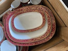 Langentaler Porzellan mit Goldprägung