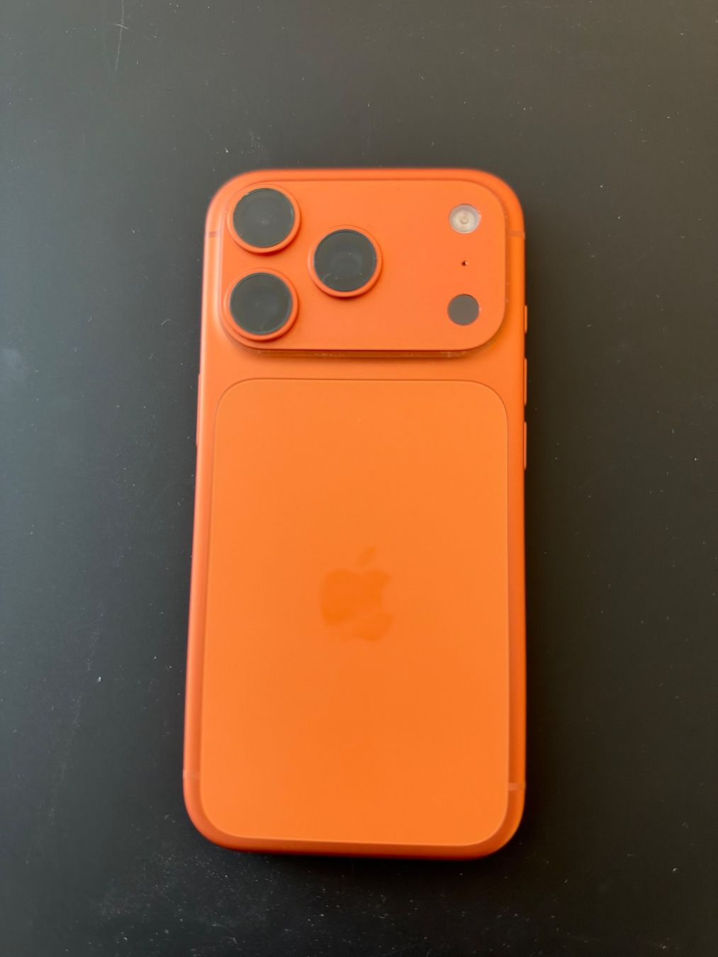 Apple Telefoni cellulari / Smartphones: Apple iPhone 17 Pro Cosmic Orage – Usato da Luzern venduto da SibMUAE 2