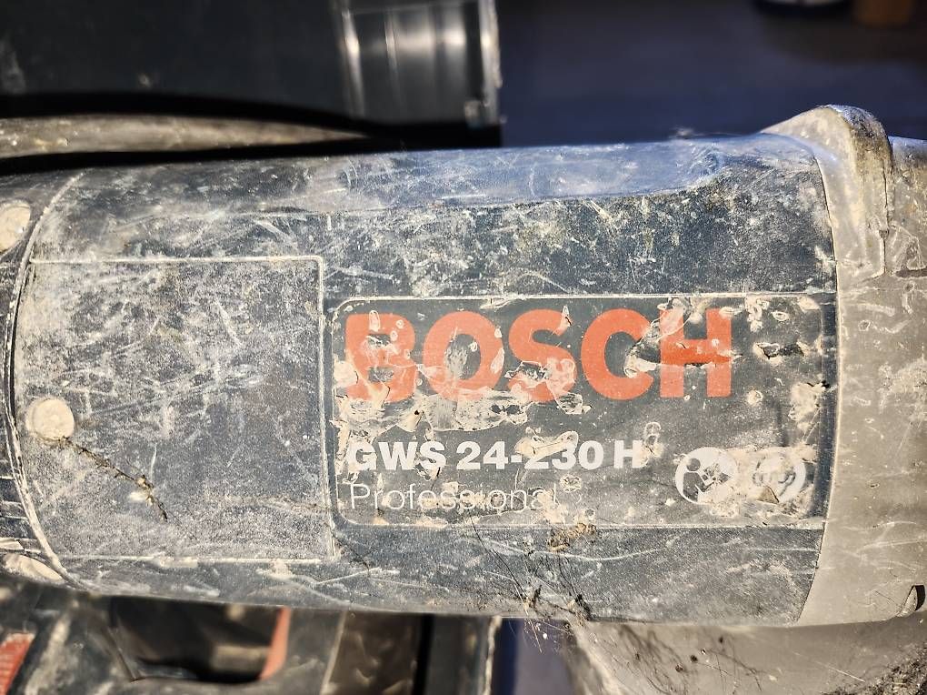 Tutti gli attrezzi: Meuleuse Bosch professional GWS24-230h – Usato da Couvet venduto da vin_t9xq 1