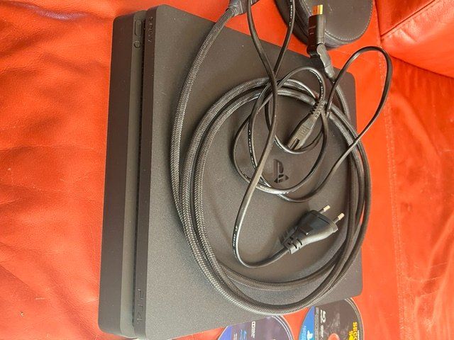 Sony Console: PS4 mit 1 Controller und 6 Spielen – Usato da St.Gallen venduto da yutha5 5
