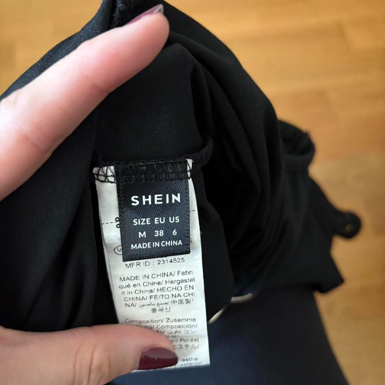 Shein Top: Black Top – Nuovo (secondo la descrizione) da Matten b. Interlaken venduto da anisacorner 2