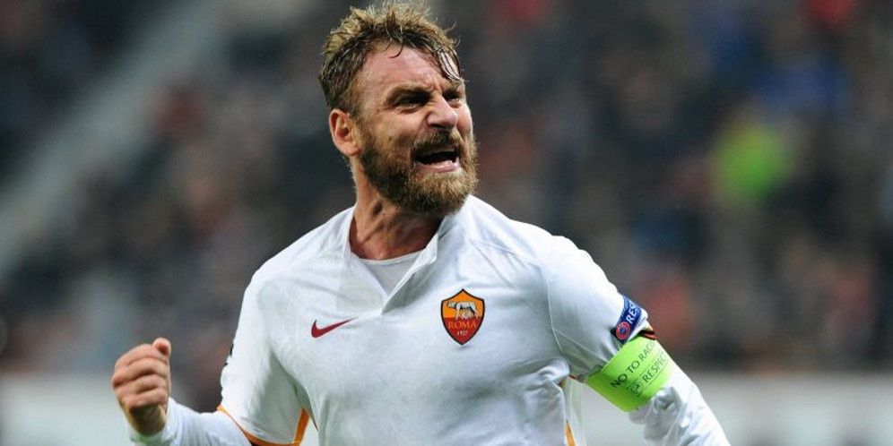 Nike Canottiere & Pantaloni: Nike AS Roma 2015-2016 away De Rossi – Usato da Cully venduto da DealerPrice 2