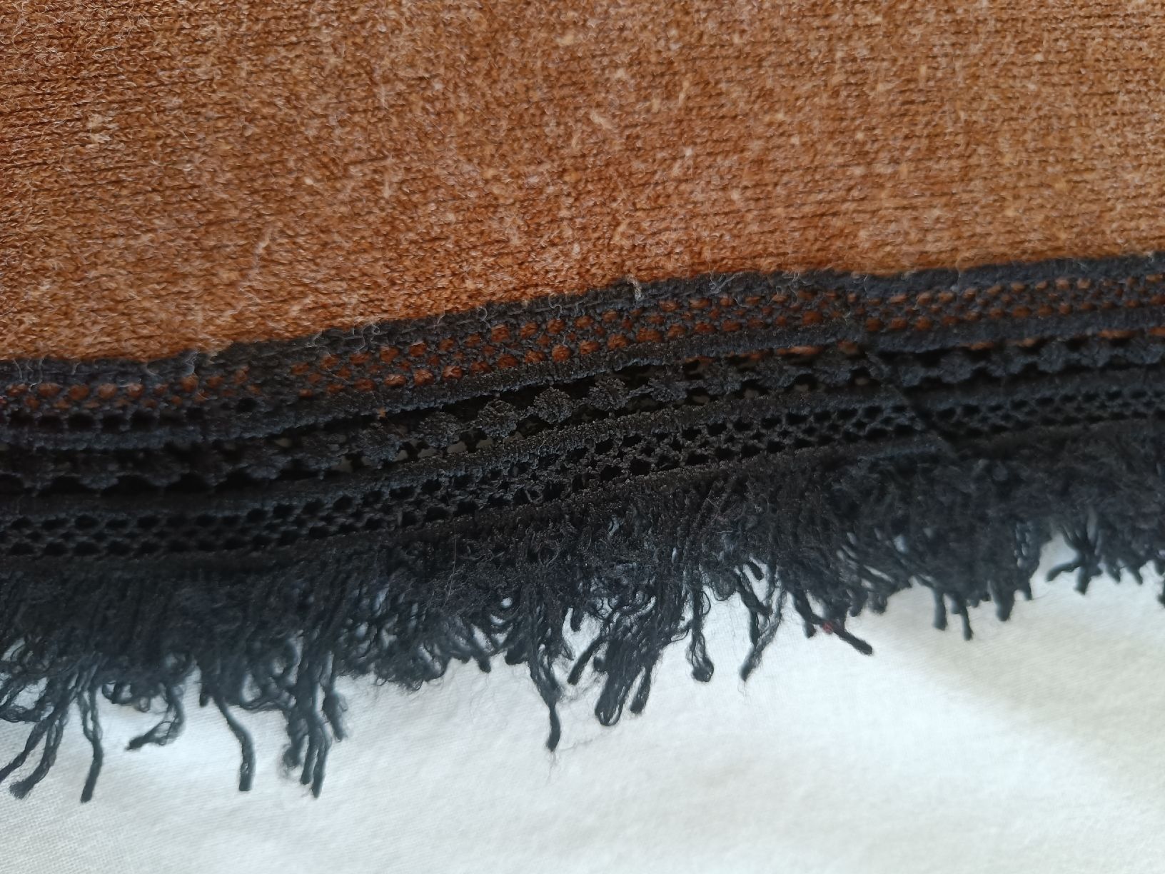 Maglioni & Felpe: Boho Chic Fall Poncho – Brown & Black | Soft, Cozy, Timeless – Usato da Rotkreuz venduto da Prelovedswitzerland 5