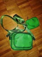 Damen Schultertasche Grün mit kleinem Portemonnaie