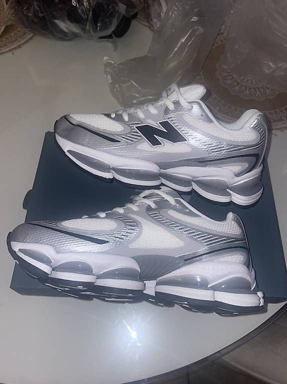New Balance Scarpe da uomo: New Balance 2000 Blanche – Nuovo (secondo la descrizione) da Vevey venduto da yah_jd8k 1