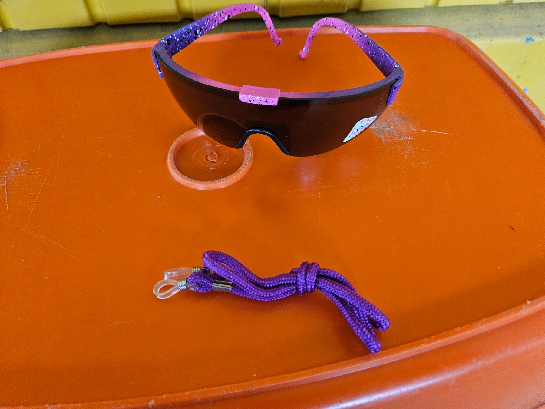 Brillen & Gläser: Originelle Sonnenbrille – Neu und originalverpackt aus Recherswil von hubelmatt