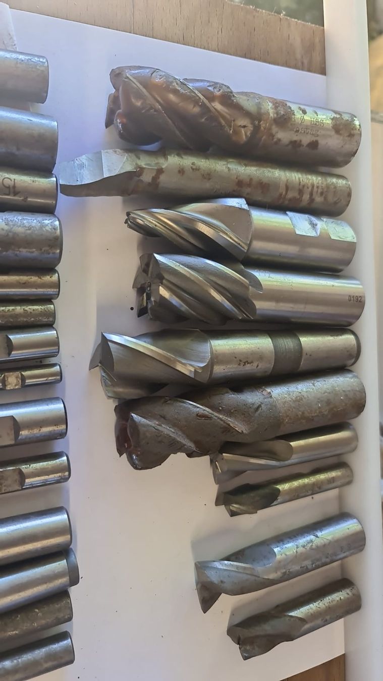 Tutti gli attrezzi: fräse  diverse grössen – Usato da Egerkingen venduto da ogi3131