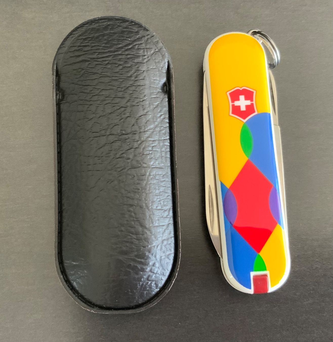 Victorinox Coltelli tascabile: Victorinox Classic Limited Edition 2012 Yustaposed – Nuovo (secondo la descrizione) da St. Margrethen SG venduto da vista23