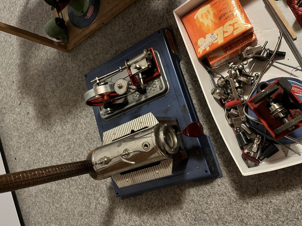 Wilesco Kit di modellismo & Modellini statici: Wilesco Dampfmaschinen – Difettoso da Buch am Irchel venduto da lui_mkf9 5