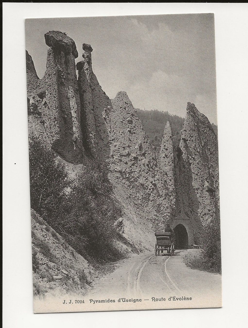 Cartes postales: AK ca.1920  Pyramides d'Useigne -Route d'Evolene mit Kutsche – D'occasion à Greifensee par 315WDO
