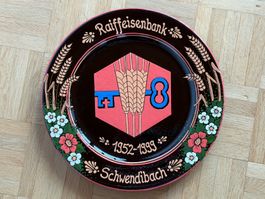 Raiffeisenbank Schwendibach Jubiläumsteller 1952–1999 Ø 29.5