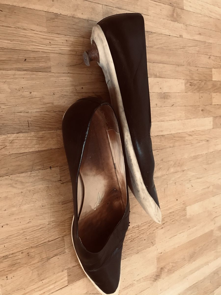 Damenschuhe: schwarz-beige Pumps mit kitten heels – Gebraucht aus Zürich von Maxim0357 1
