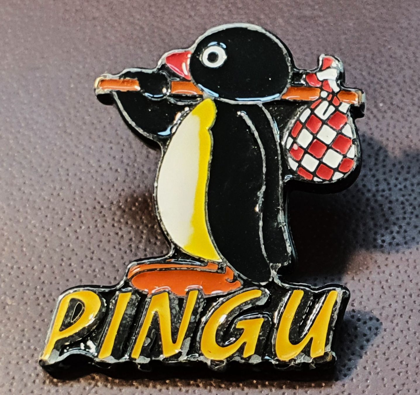 Plaquettes & Badges: R978 - Pin PINGU – D'occasion à Reinach BL par Boston-Verkauf