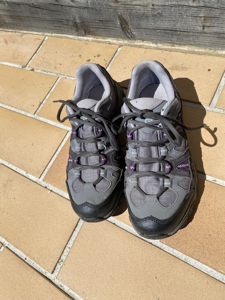 Salomon Scarpe da donna: Salomon hiking shoes – Usato da St-Cergue venduto da noabzz 1