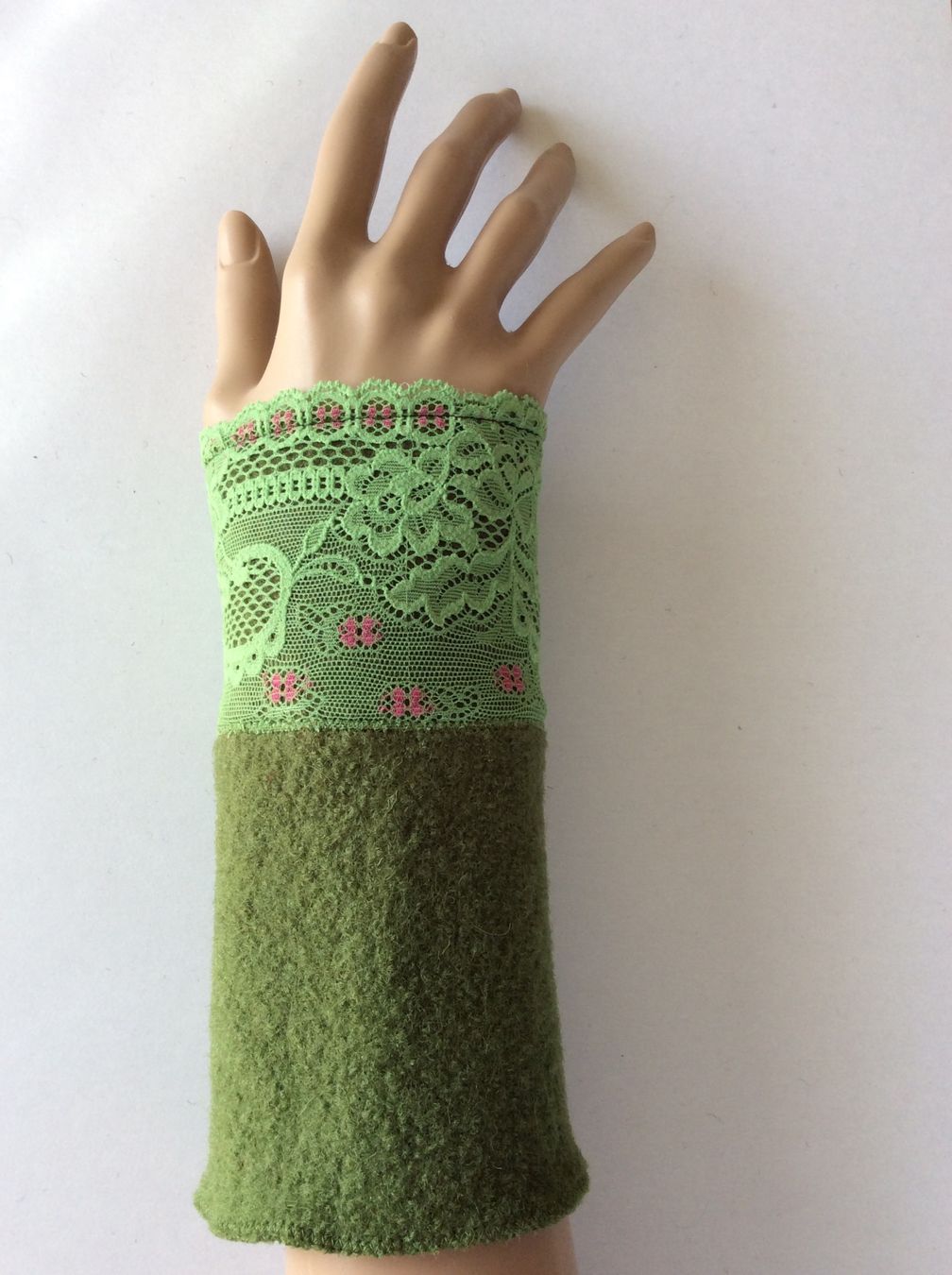Handschuhe & Handstulpen: Armstulpen aus Walkstoff / Spitze – Neu und originalverpackt aus Birwinken von chez-erna