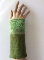 Armstulpen aus Walkstoff / Spitze