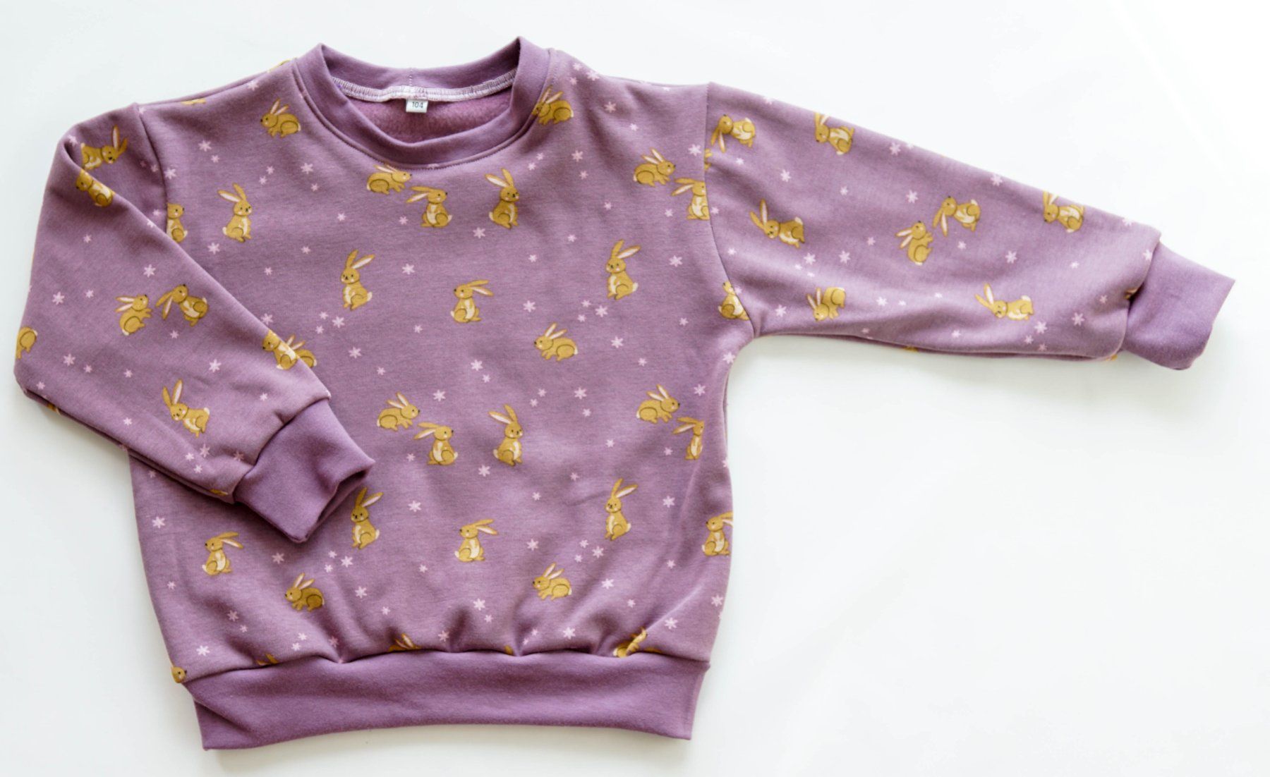Pullover & Sweatshirts: Violet Sweatshirt/Pullover mit Hasen Gr.98/104 - NEU – Neu und originalverpackt aus Zürich von sambaum 1