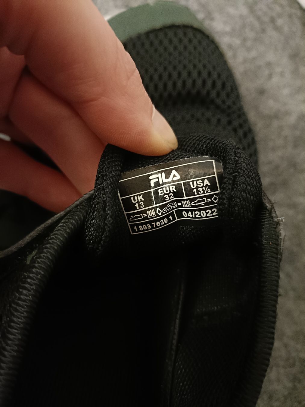 Fila Scarpe per ragazzi: Fila Kinderschuhe Grösse 32 gebraucht – Usato da Bergdietikon venduto da Bico01 2