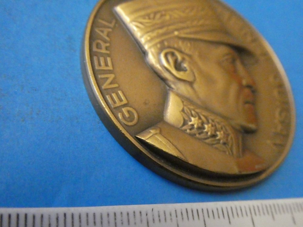 Medaille Schweiz Militär Armee General Henri Guisan 2. WK (Gebraucht