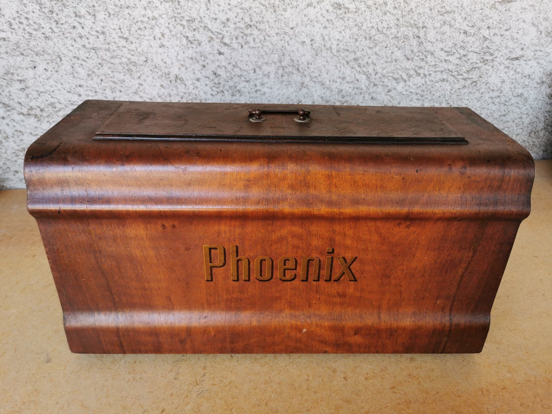Phoenix Macchine da cucire: Phoenix - Nähmaschinendeckel – Usato da Kilchberg ZH venduto da Ernzi47